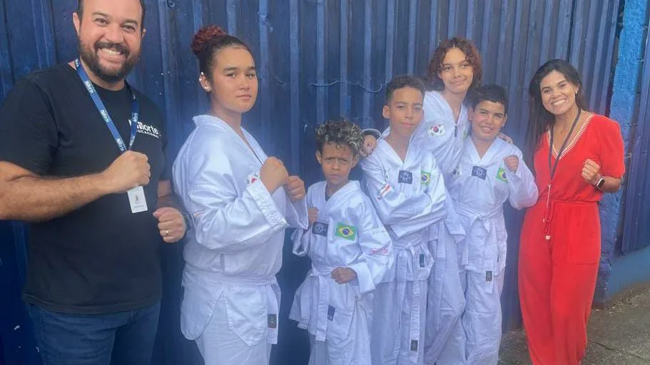 Crianças do Projeto Escola Aberta conquistam graduação em Taekwondo